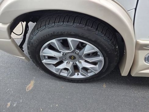 Used 2022 Chevrolet Express 2500 w/ Enhanced Convenience Package image 9