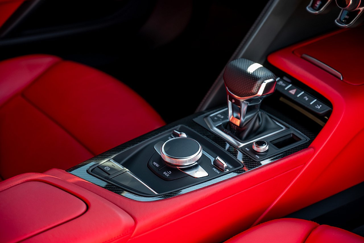 Used 2018 Audi R8 V10 w/ Premium Package RWD image 23