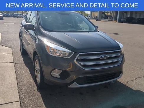 Used 2017 Ford Escape SE FWD image 9