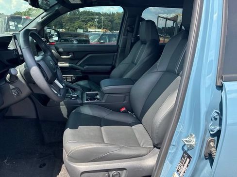 Used 2025 Toyota 4Runner Limited AWD/4WD image 5