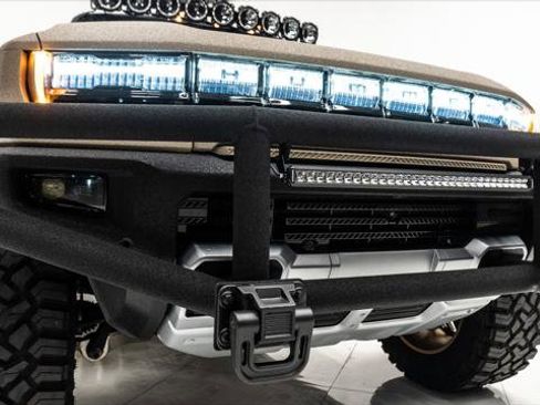 Used 2025 GMC Hummer EV 3X w/ LPO, Dark Essentials Package image 24