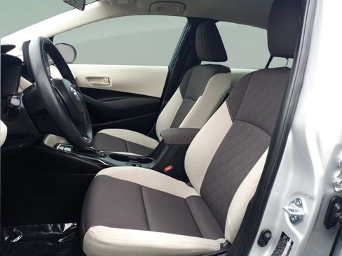 Used 2025 Toyota Corolla LE w/ Convenience Package image 25