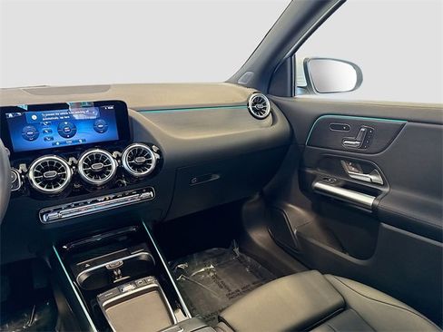 Certified 2025 Mercedes-Benz GLA 250 4MATIC image 24