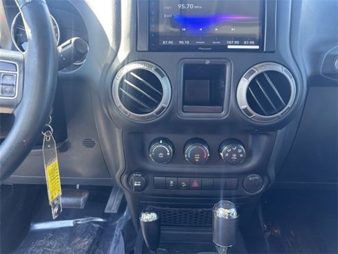 Used 2018 Jeep Wrangler Sport image 19