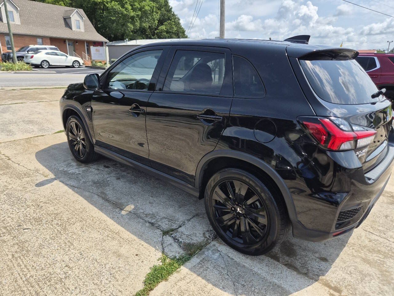 Used 2025 Mitsubishi Outlander Sport LE AWD/4WD image 4