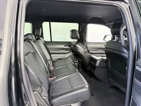 Used 2024 Jeep Wagoneer L Series II image 24