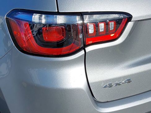 Used 2023 Jeep Compass Latitude image 33