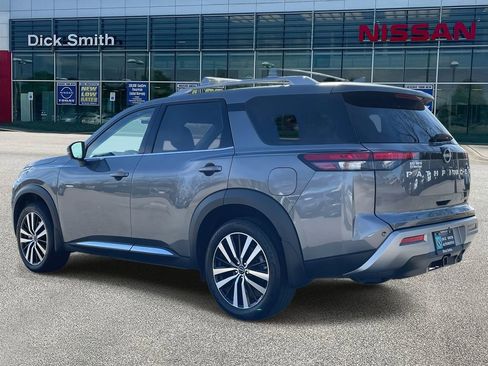 Used 2024 Nissan Pathfinder Platinum image 4