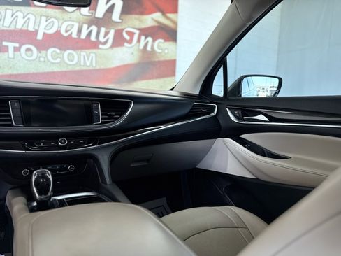 Used 2021 Buick Enclave Essence image 27