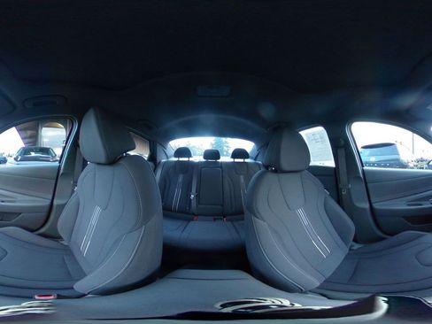 Used 2025 Hyundai Elantra SEL image 43