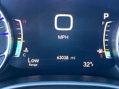 Used 2023 Chrysler Pacifica Touring-L FWD image 21