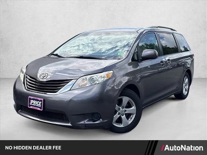 Used 2013 Toyota Sienna LE w/ Towing Pkg