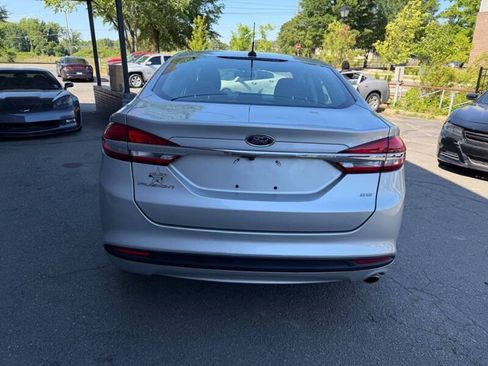 Used 2017 Ford Fusion SE FWD image 6