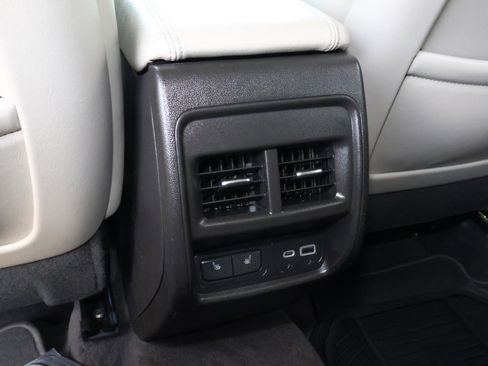 Used 2019 Cadillac XT4 Premium Luxury image 16