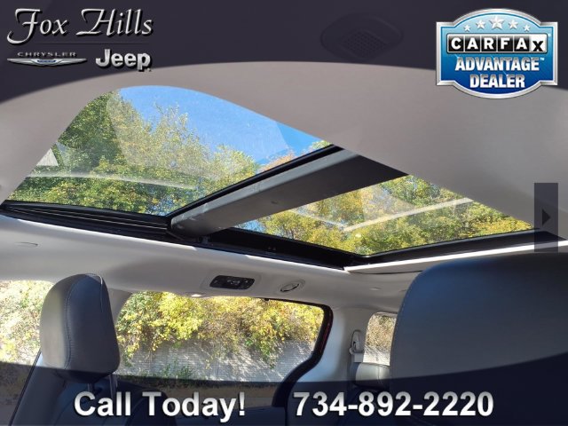 Used 2020 Chrysler Pacifica Limited w/ 8-pass Seating Package FWD image 16