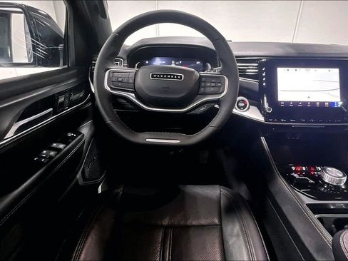Used 2025 Jeep Wagoneer Series II w/ Premium Group I image 7