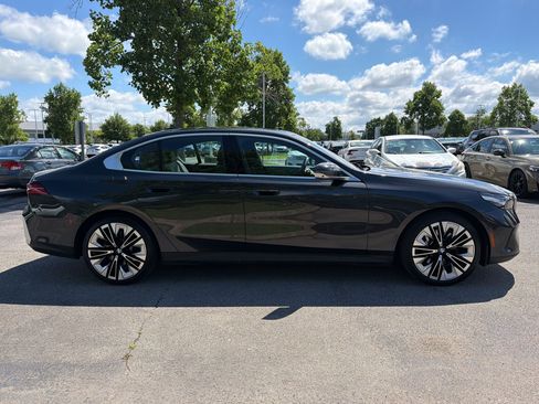 Used 2024 BMW 530i w/ Premium Package RWD image 8