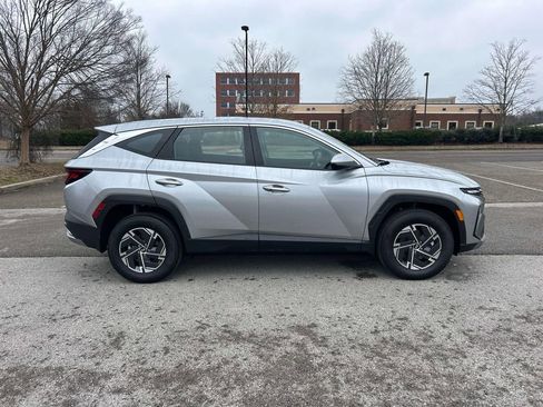 New 2026 Hyundai Tucson Blue SE image 8
