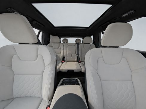 Certified 2026 Volvo XC90 B6 Plus AWD/4WD image 16