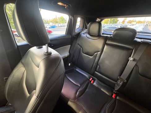 Used 2025 Jeep Compass Limited image 39