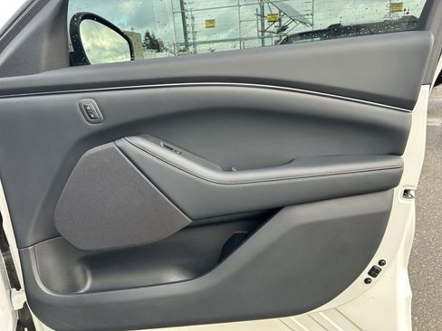 Used 2022 Ford Mustang Mach-E Select image 25