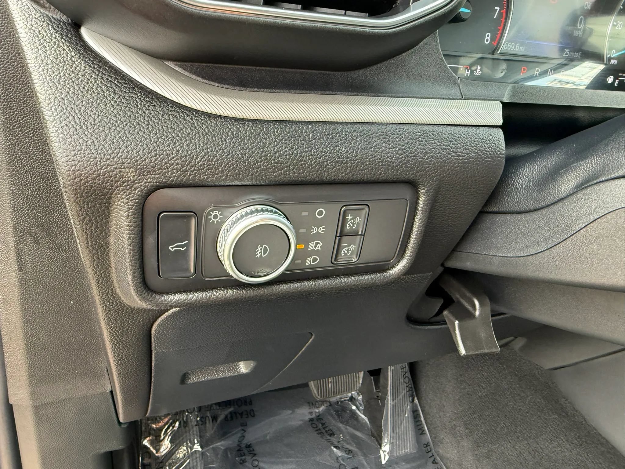 Used 2022 Ford Explorer XLT w/ Equipment Group 202A AWD/4WD image 33