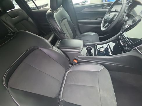 Used 2025 Jeep Grand Cherokee Altitude AWD/4WD image 20