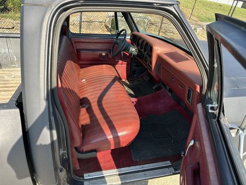 Used 1987 Dodge D/W Truck 100 RWD image 16