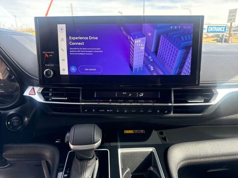 Used 2025 Toyota Sienna Limited image 18