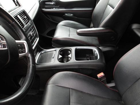 Used 2018 Dodge Grand Caravan GT image 17