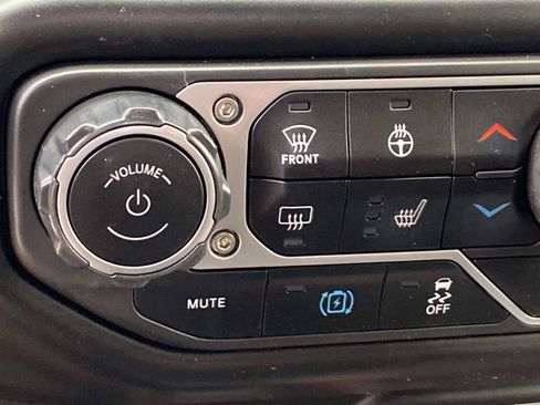 Used 2023 Jeep Wrangler Unlimited w/ Sun & Screen Package AWD/4WD image 21