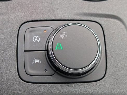 Used 2023 Chevrolet Traverse LT FWD image 20