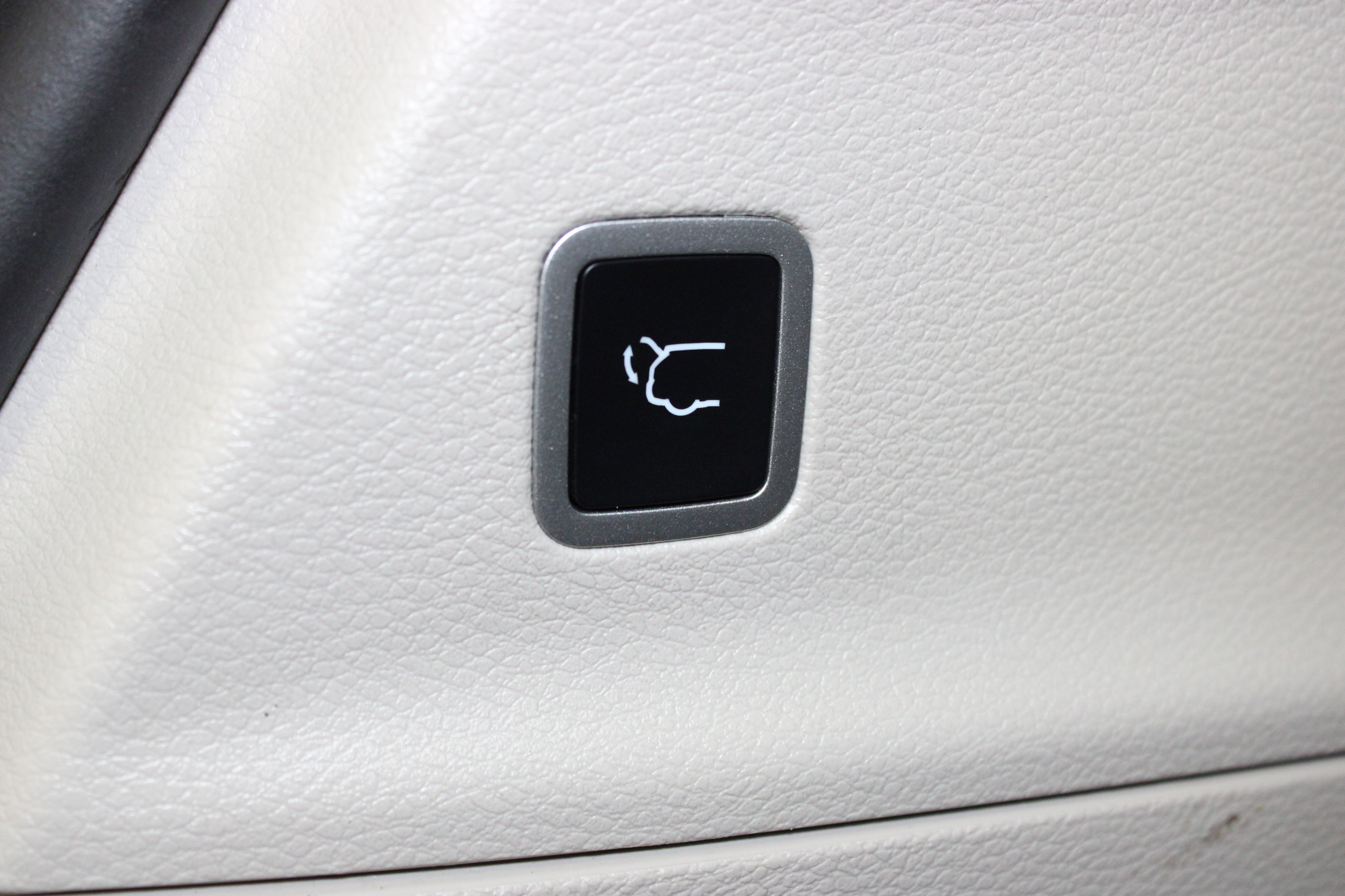 Used 2024 Chrysler Pacifica Limited FWD image 13
