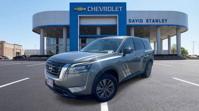 Used 2024 Nissan Pathfinder S FWD image 1
