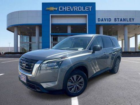 Used 2024 Nissan Pathfinder S FWD image 1