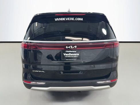 Used 2024 Kia Carnival LX FWD image 9