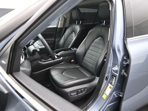 Used 2021 Toyota Highlander XLE FWD image 9