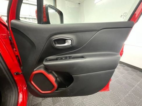 Used 2022 Jeep Renegade Latitude w/ Convenience Group AWD/4WD image 15