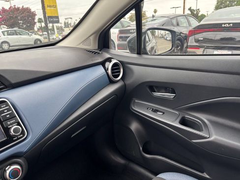 Used 2025 Nissan Versa SV FWD image 35