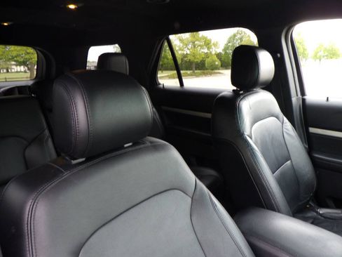 Used 2016 Ford Explorer XLT w/ Equipment Group 202A FWD image 17