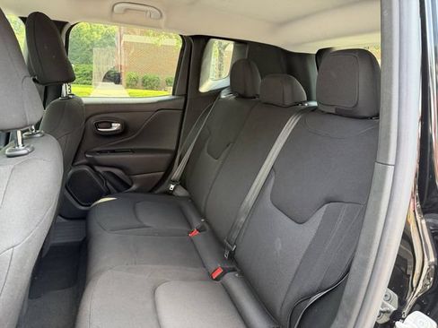 Used 2023 Jeep Renegade Latitude AWD/4WD image 24