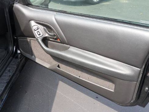 Used 2002 Chevrolet Camaro LT w/ Performance Handling Pkg RWD image 15