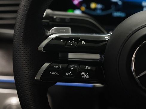 Certified 2026 Mercedes-Benz GLS 450 4MATIC image 17