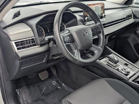 Used 2024 Mitsubishi Outlander ES FWD image 10