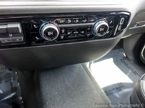 Used 2025 GMC Sierra 1500 SLT AWD/4WD image 18