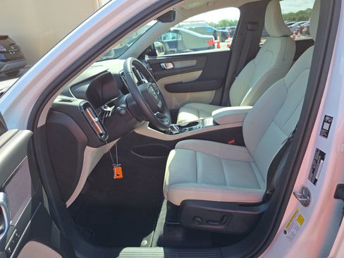 Used 2026 Volvo XC40 B5 Plus AWD/4WD image 7