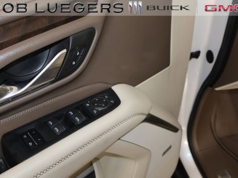 Used 2021 GMC Yukon XL Denali image 9