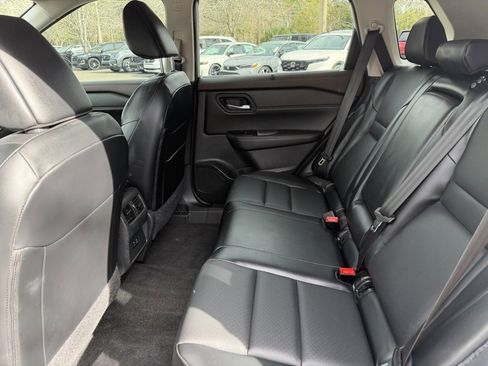 Used 2023 Nissan Rogue SV w/ SV Premium B Package image 12