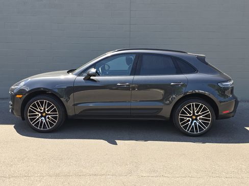 Certified 2026 Porsche Macan AWD/4WD image 2