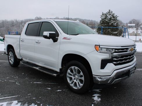 Used 2022 Chevrolet Silverado 1500 LTZ image 2